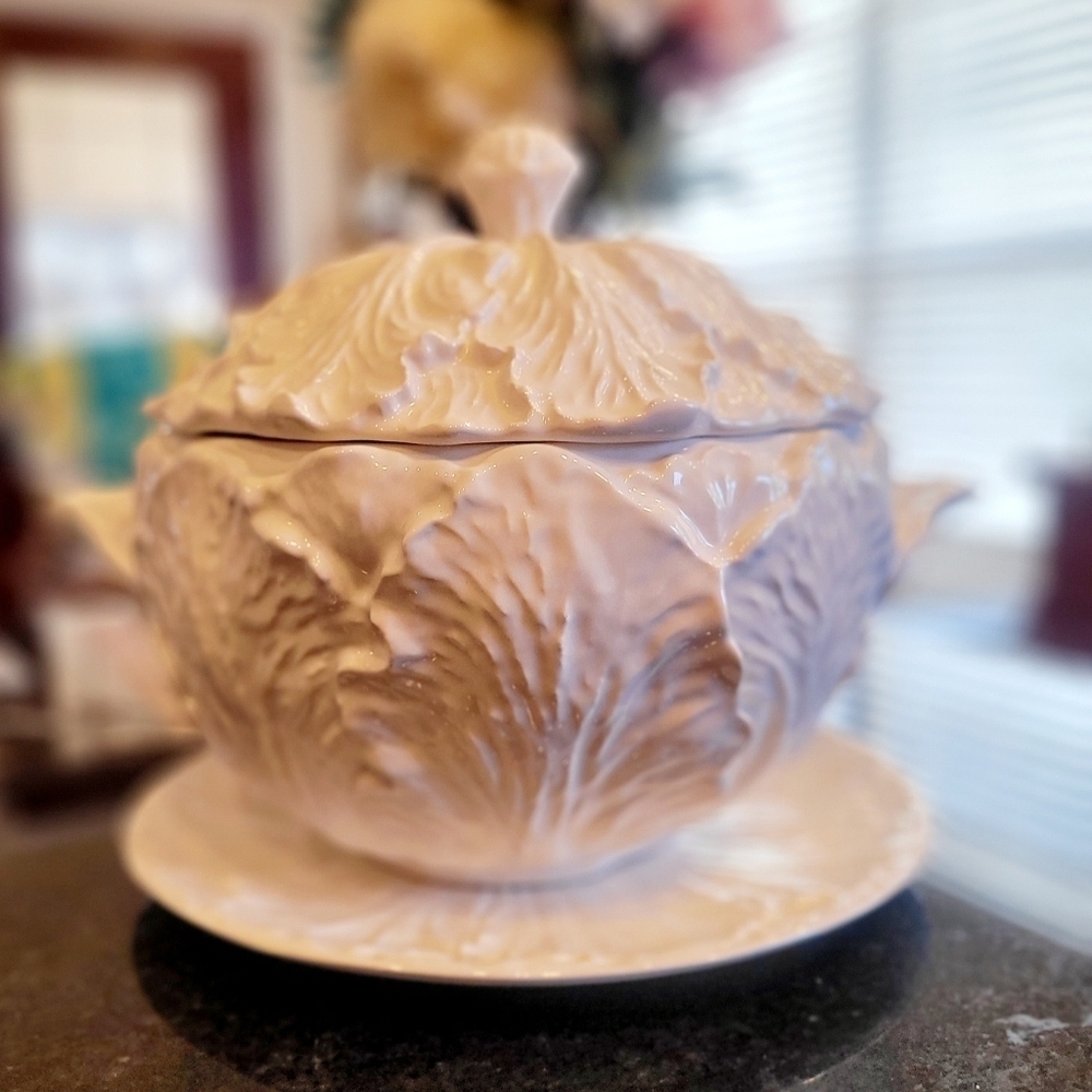 Whittier Pottery Cabbage Soup Tourine, Vintage serving bowl, cottage core